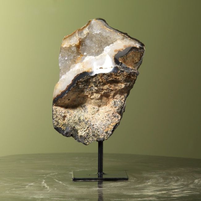 0019 Agate on Stand