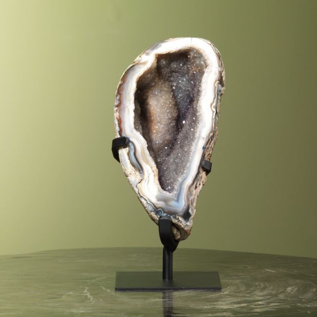 0024 Agate on Stand